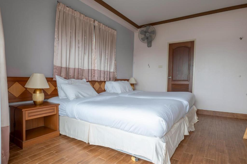 Postel nebo postele na pokoji v ubytování Krabi River Hotel