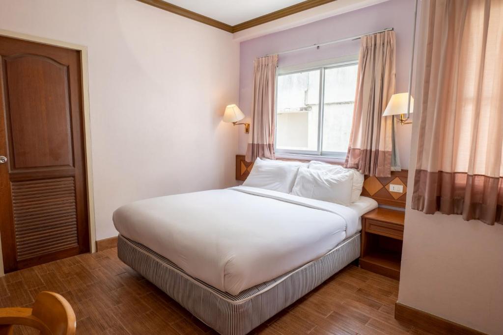 Postel nebo postele na pokoji v ubytování Krabi River Hotel