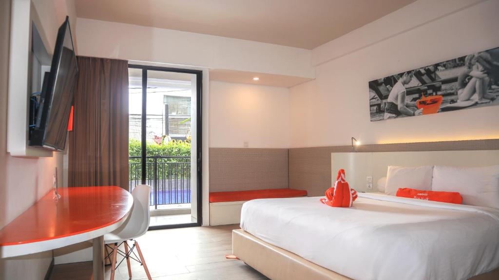 Postel nebo postele na pokoji v ubytování HARRIS Hotel Seminyak