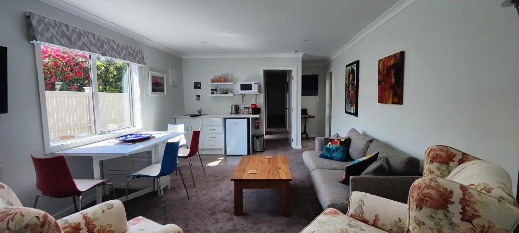 a living room with a couch and a table at Fairburn Hideaway in Cambridge