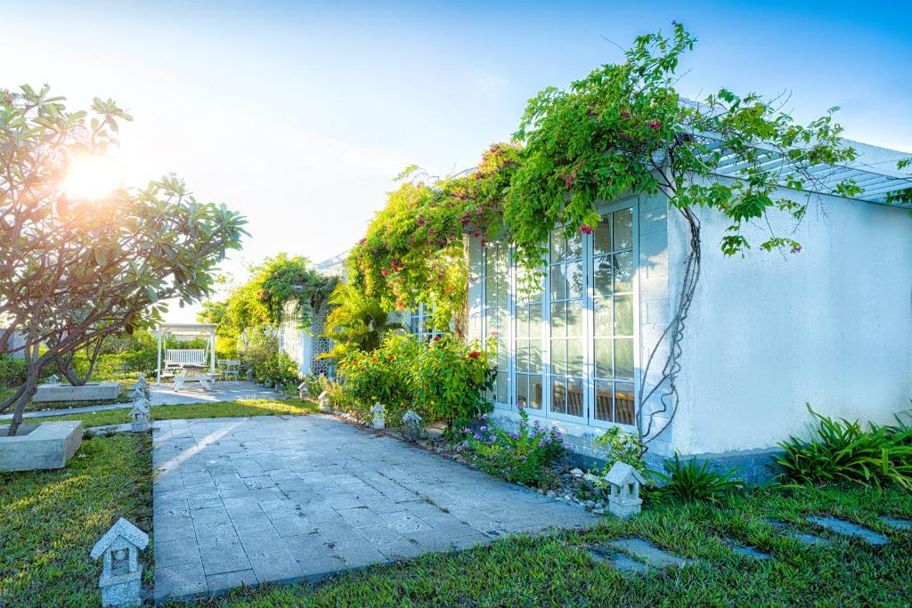 Vườn quanh Perolas Villas Resort - Ke Ga Bay