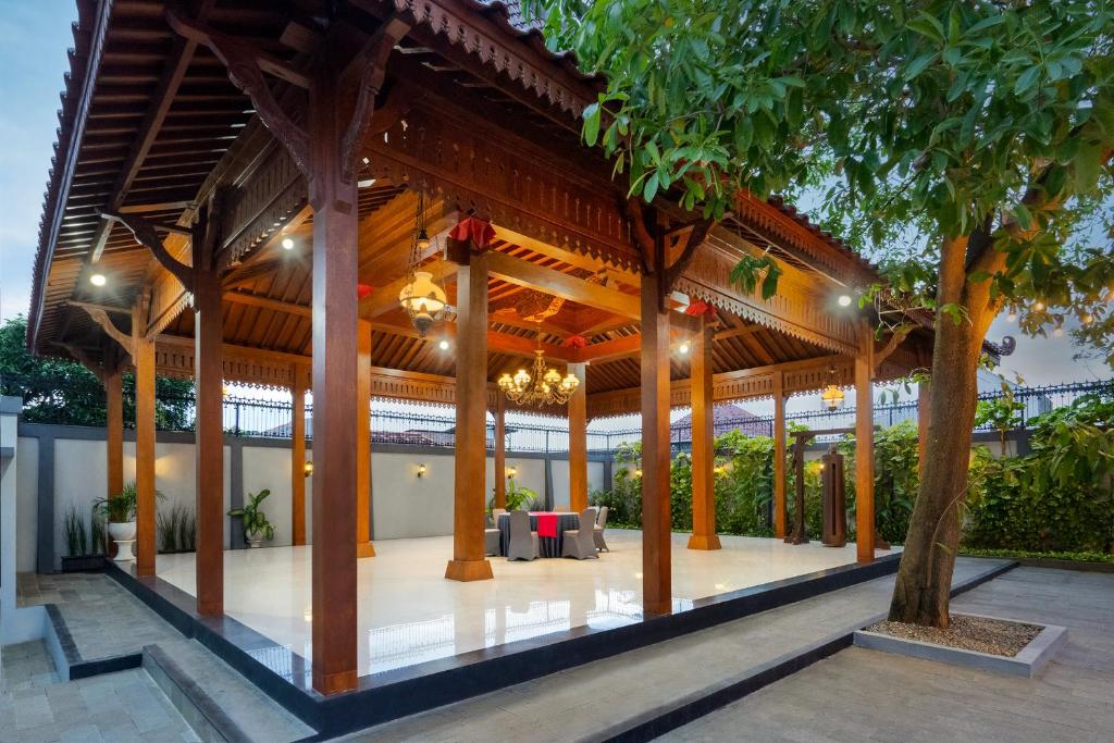 Zahrada ubytování Aston Inn Rembang