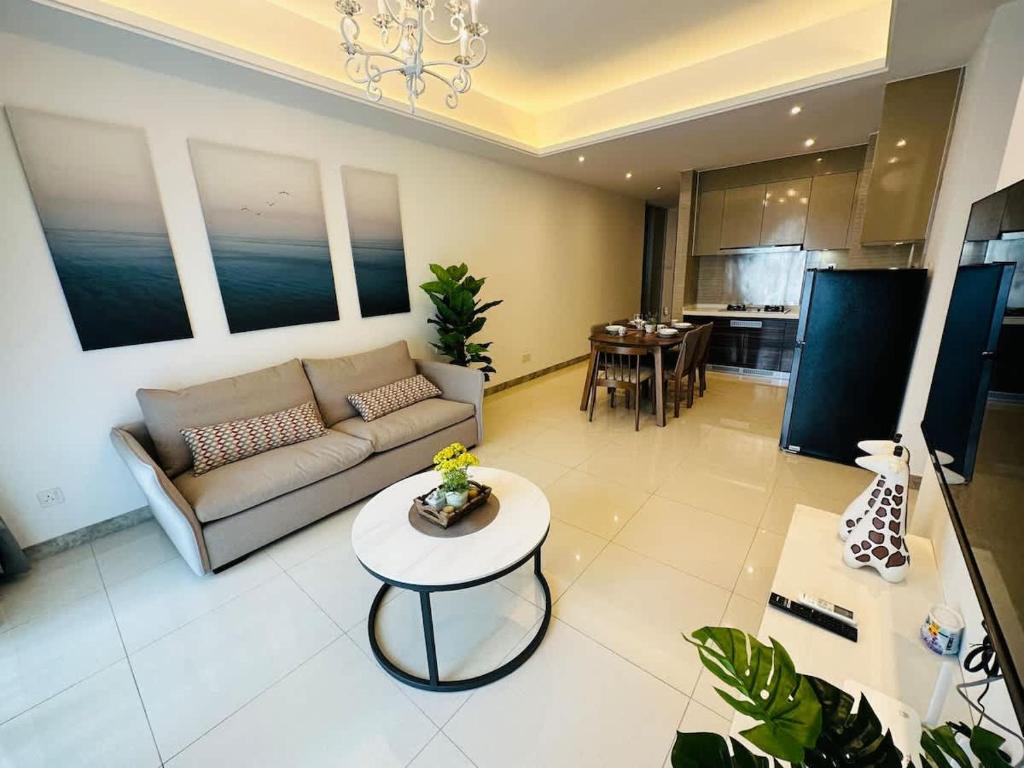 Η κουζίνα ή μικρή κουζίνα στο Emerald Homes at R&F - free WiFi & 1 carpark - Dual-Key