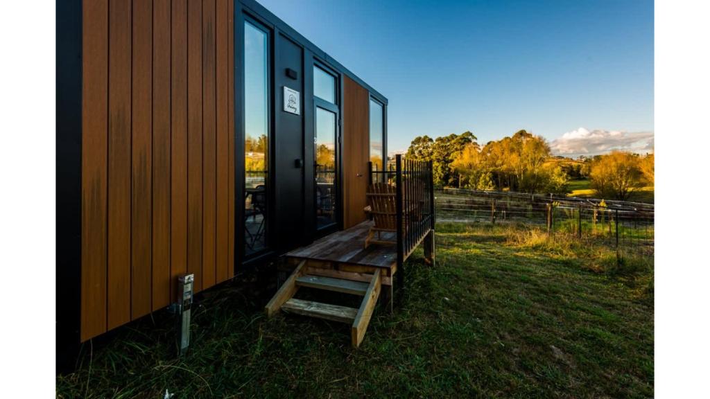 Κήπος έξω από το Black Horse Cabin 3 by Tiny Away