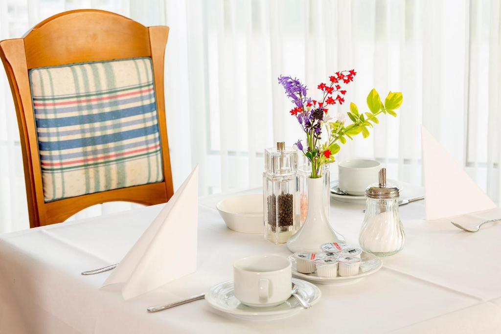 Postel nebo postele na pokoji v ubytování Hotel Kronprinz