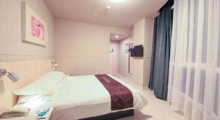 Postel nebo postele na pokoji v ubytování JinJiang Inn Datong Pingchengqiao