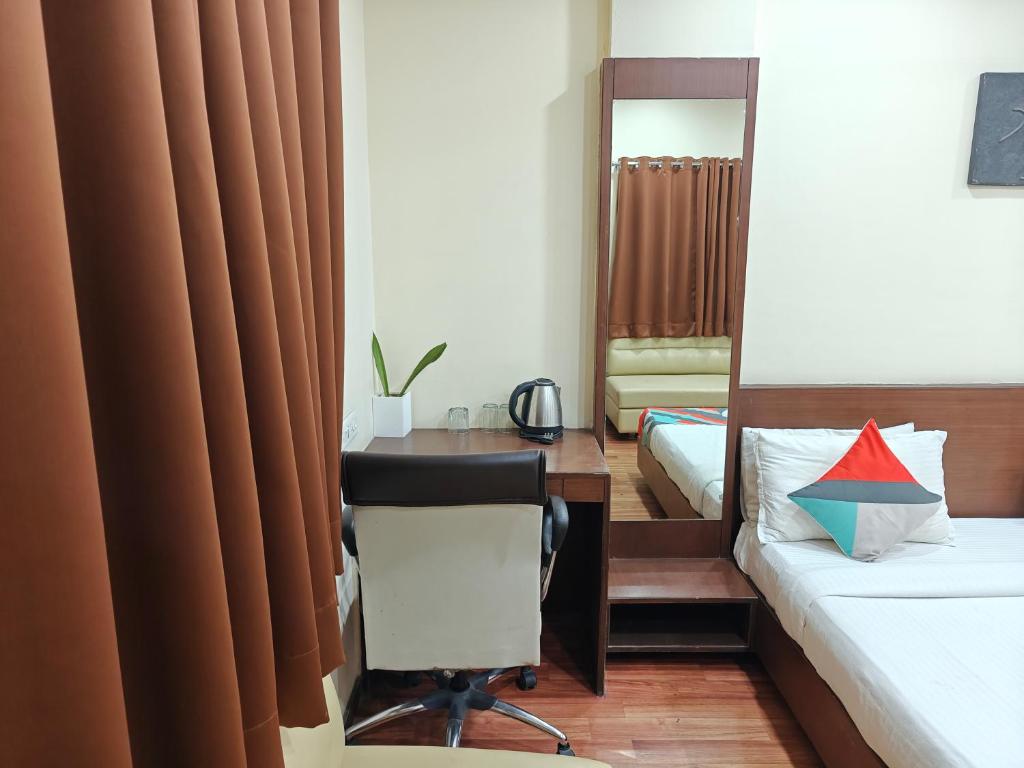 Postel nebo postele na pokoji v ubytování Loharkar Hotel