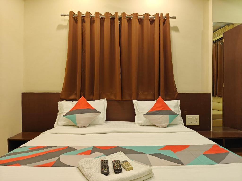 Postel nebo postele na pokoji v ubytování Loharkar Hotel