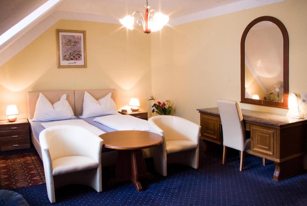 Postel nebo postele na pokoji v ubytování Hotel Alter Telegraf