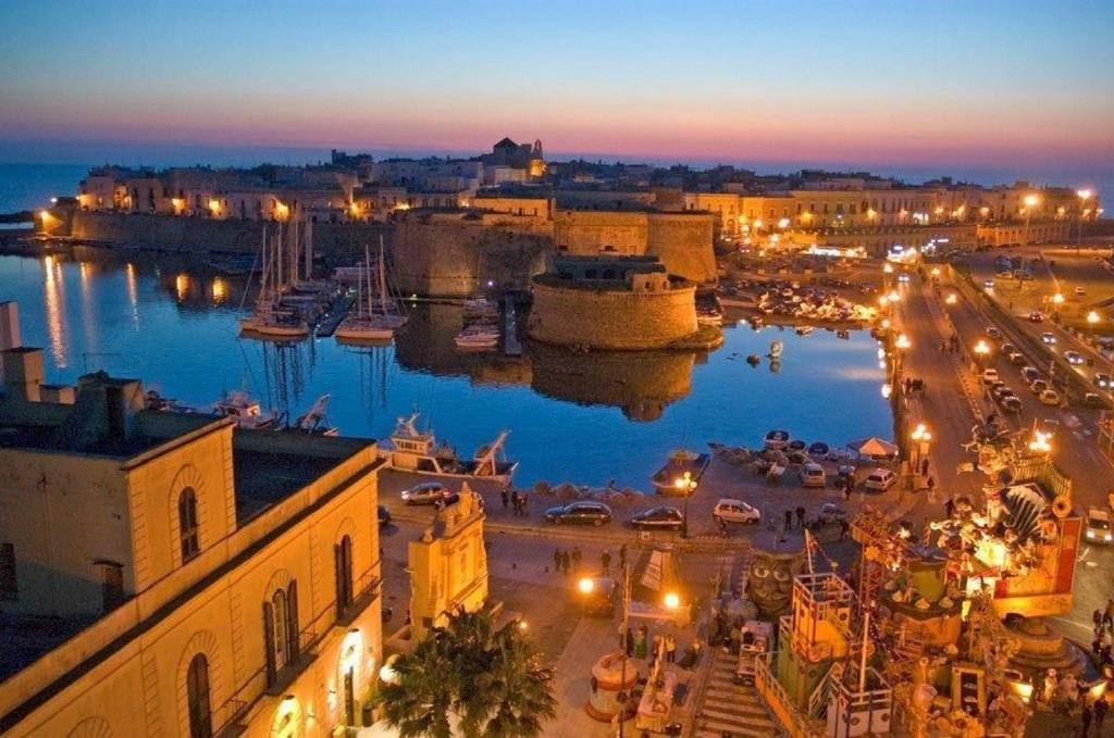 Vista generica su Taviano o vista sulla città dall'interno della casa vacanze