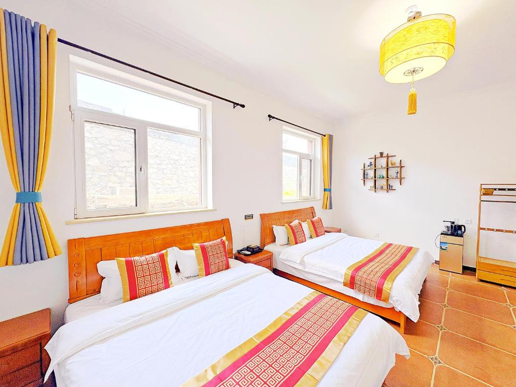 Postel nebo postele na pokoji v ubytování Beijing Great Wall Shiguang Homestay