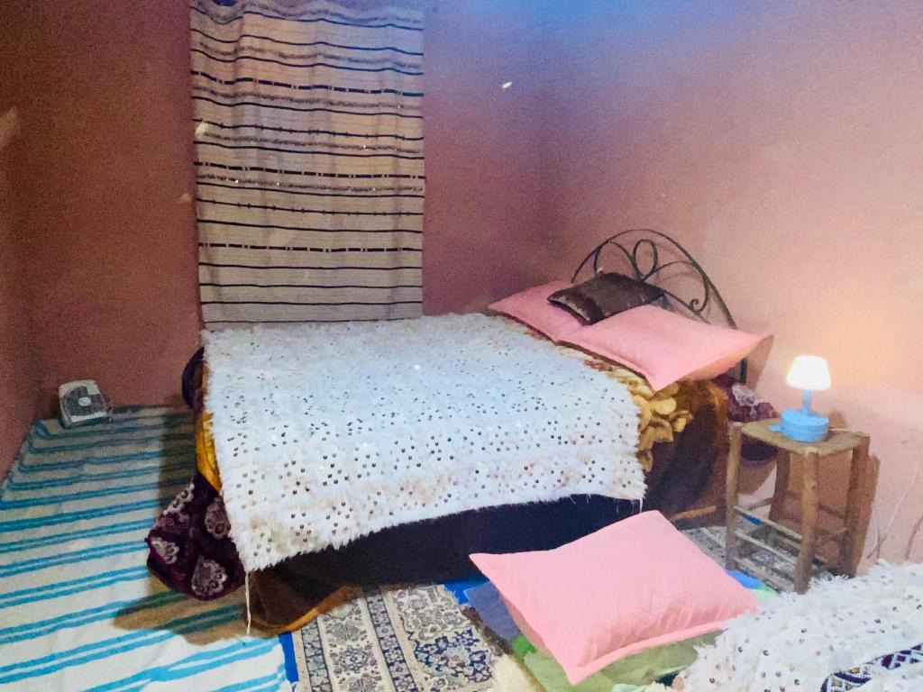 Vuode tai vuoteita majoituspaikassa Gite Amani Guest House