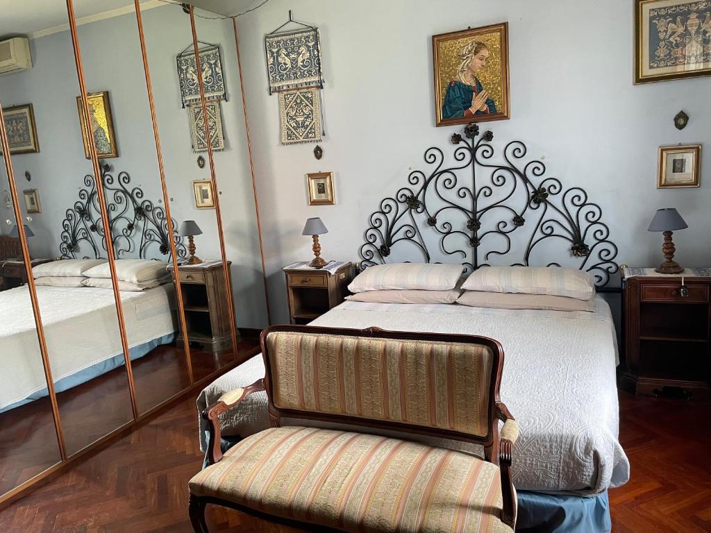 Postel nebo postele na pokoji v ubytování B&B Les Fleurettes