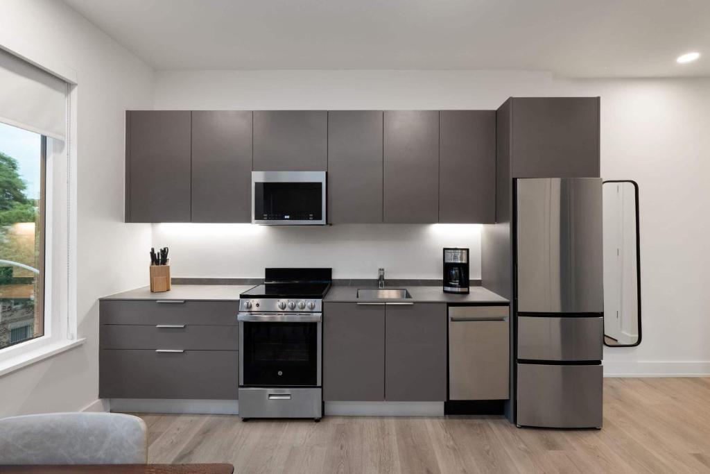 Kuchyň nebo kuchyňský kout v ubytování Reside NoMa, a Wyndham Residence