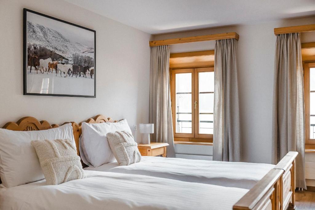 Postel nebo postele na pokoji v ubytování Hôtel de Commune - Rougemont