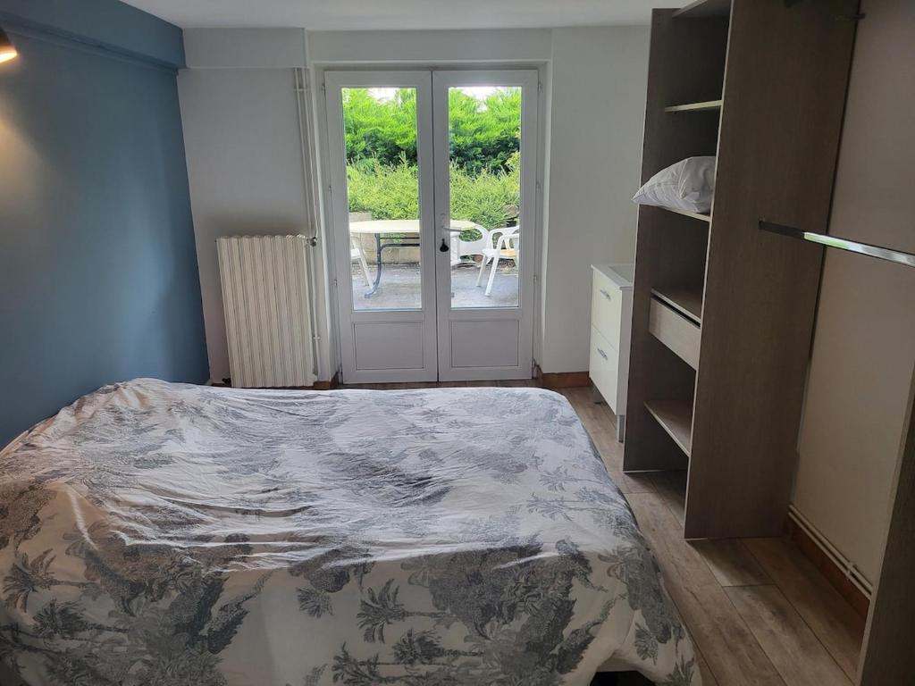 Ένα ή περισσότερα κρεβάτια σε δωμάτιο στο Maison individuelle