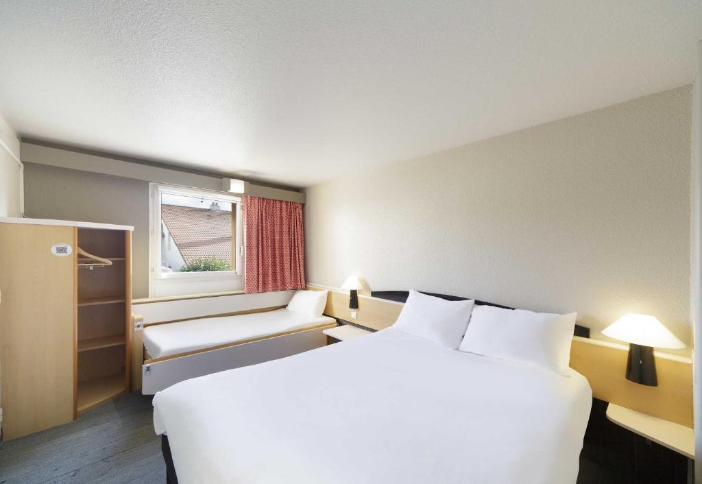 Postel nebo postele na pokoji v ubytování B&B HOTEL Lourdes Centre