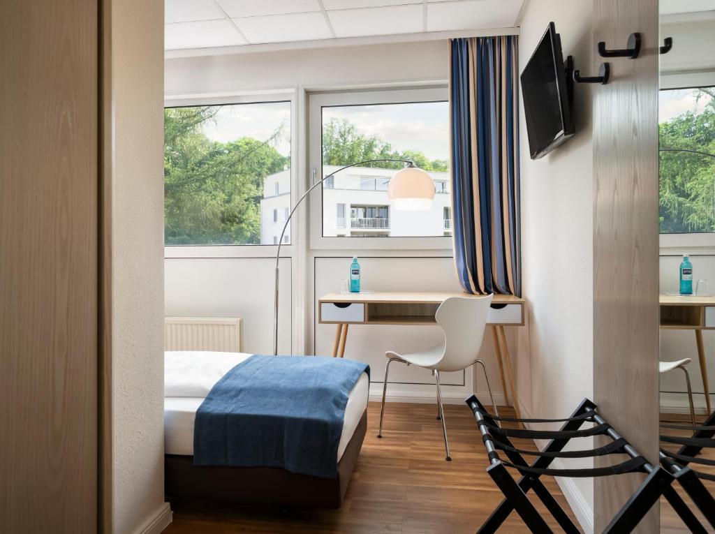 Postel nebo postele na pokoji v ubytování NOVALIS Hotel by AURUM Dresden