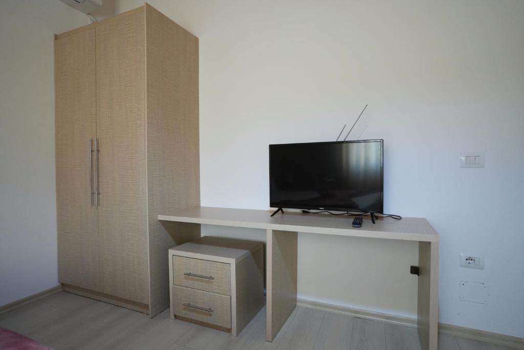 TV a/nebo společenská místnost v ubytování Jons Apartment