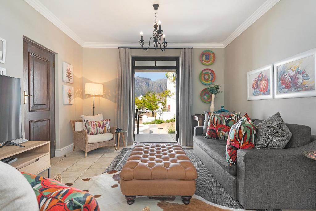 Χώρος καθιστικού στο Winelands Golf Lodges 38