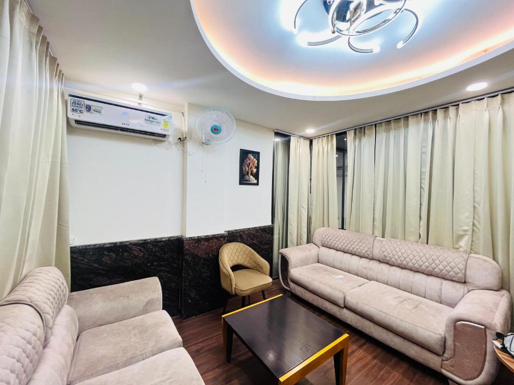 Posezení v ubytování Roomshala 183 Hotel Aroma Chattarpur