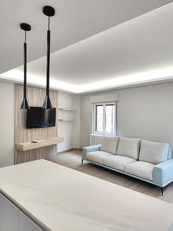 a living room with a couch and a tv at Crescen House, Rioja Alavesa y descanso in Baños de Ebro