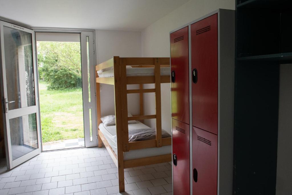 Auberge de jeunesse HI Poitiers - Habitación Para 5 Personas – Baño Compartido