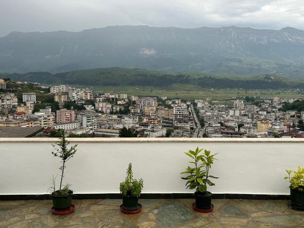 Nespecifikovaný výhled na hory nebo výhled na hory při pohledu z hotelu