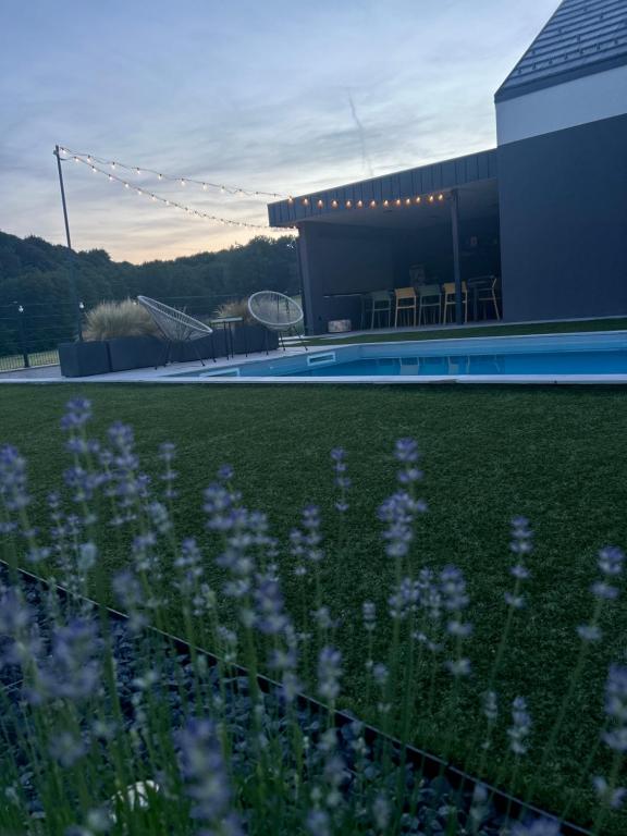 Bazén v ubytování Midnight Villa nebo v jeho okolí