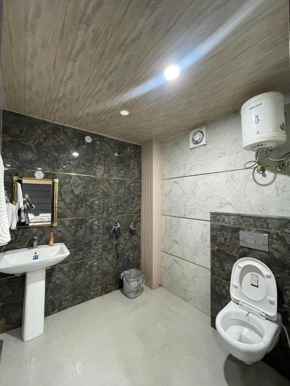 Koupelna v ubytování Anand residency