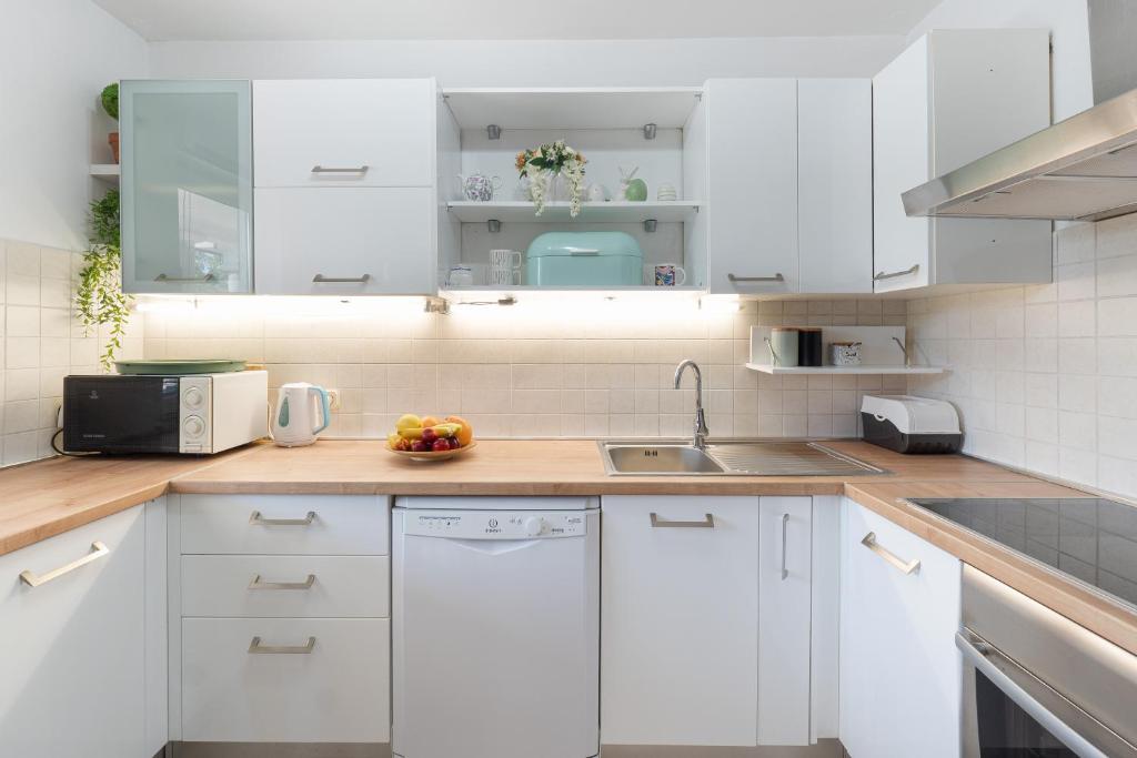 Kuchyň nebo kuchyňský kout v ubytování Apartman 6 + 2