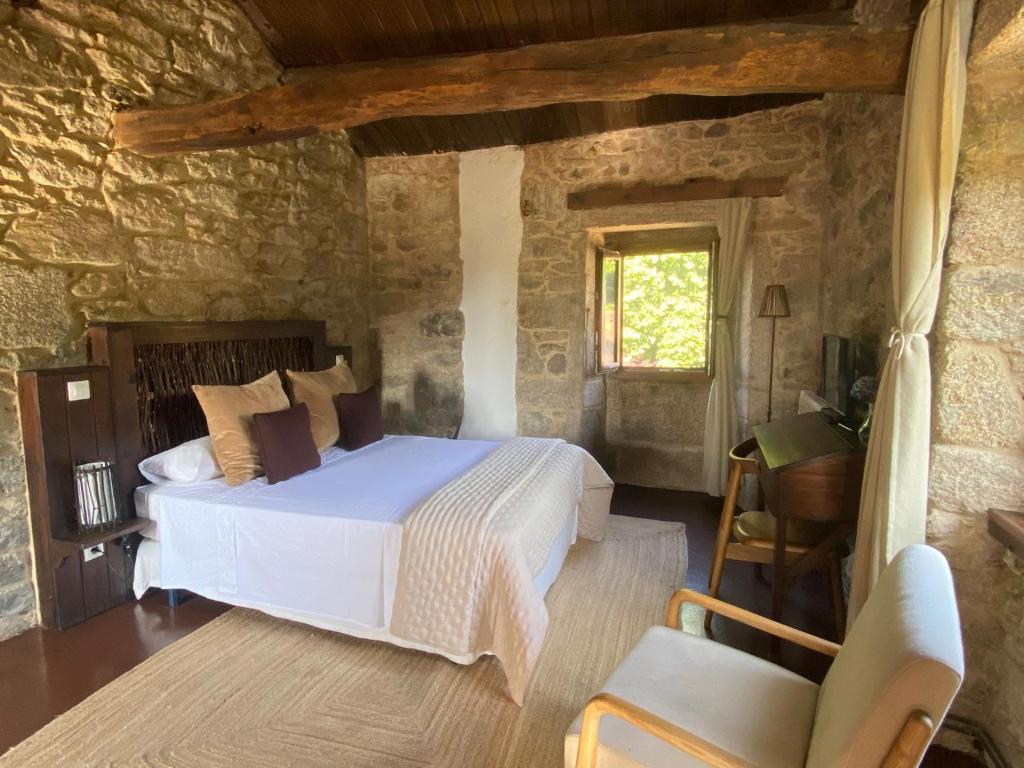 Postel nebo postele na pokoji v ubytování Hotel Rural Casal do Mouro