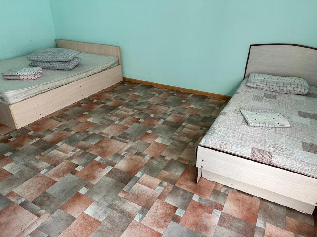 Postel nebo postele na pokoji v ubytování Kairat property