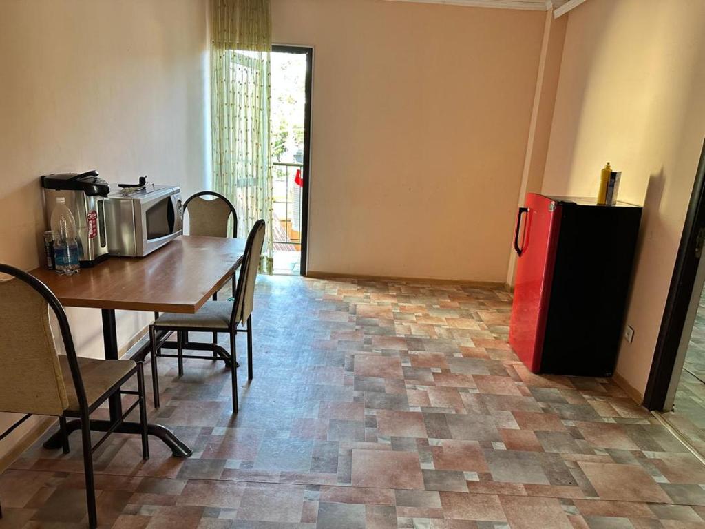 Kuchyň nebo kuchyňský kout v ubytování Kairat property