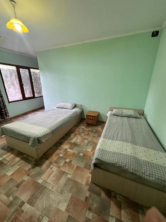Postel nebo postele na pokoji v ubytování Kairat property