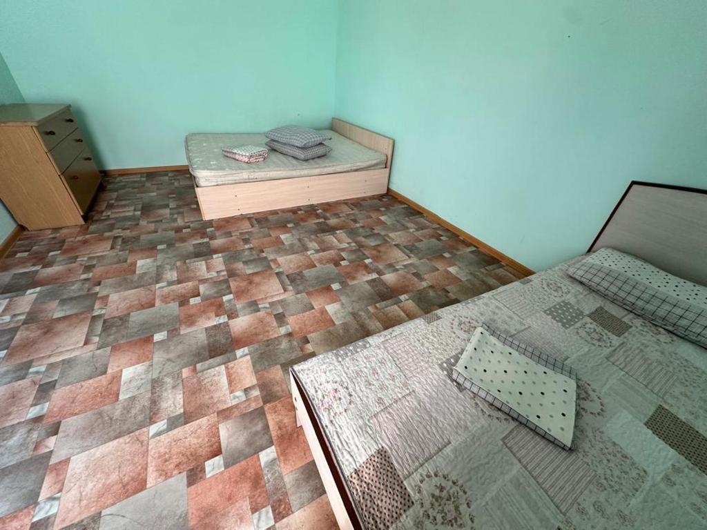 Postel nebo postele na pokoji v ubytování Kairat property