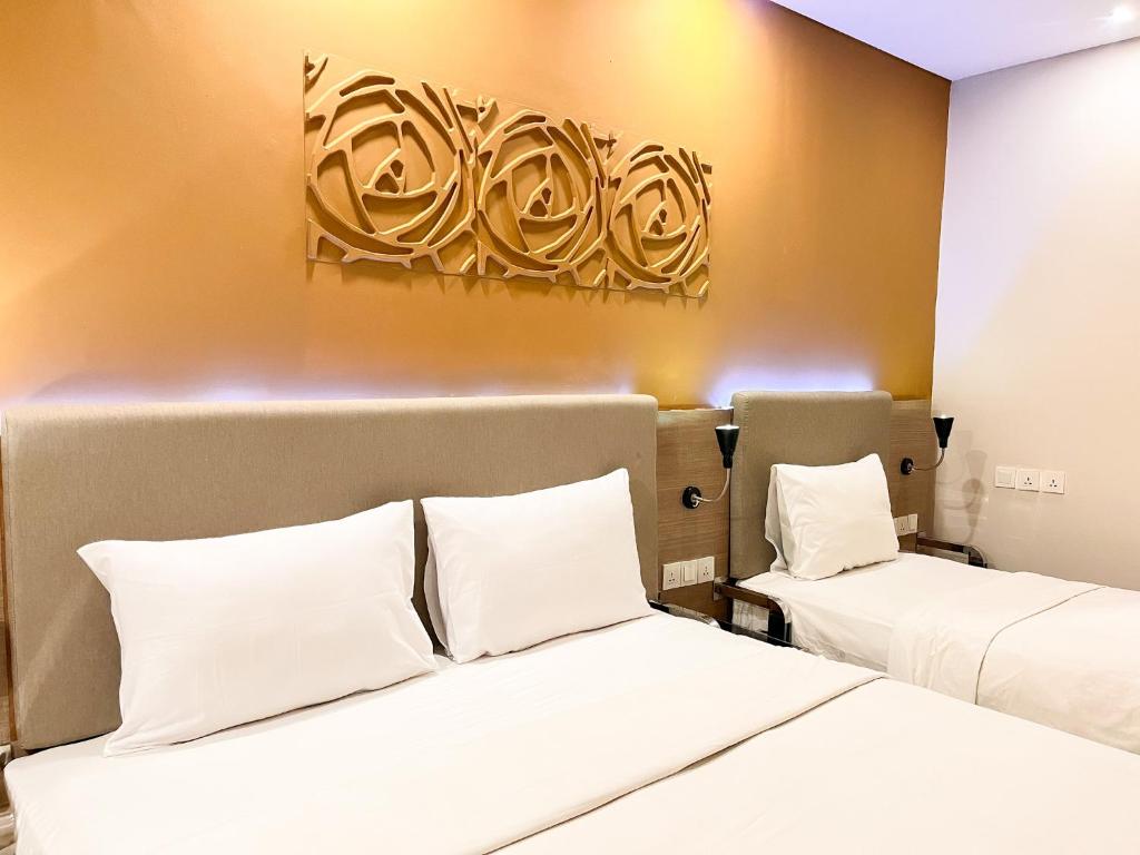 Postel nebo postele na pokoji v ubytování Verse Hotel Cirebon