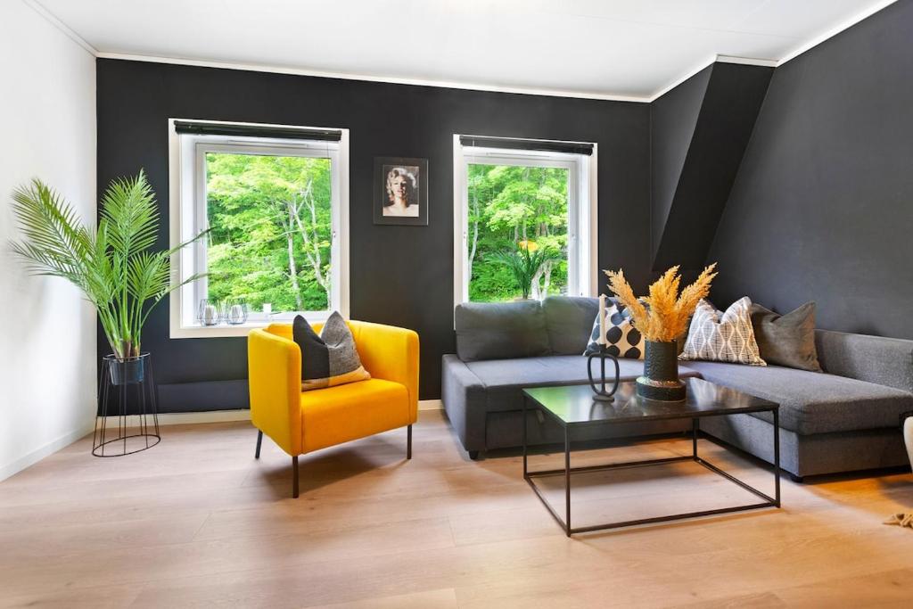 Posezení v ubytování Townhouse with free parking in the city centre - 4 bedrooms