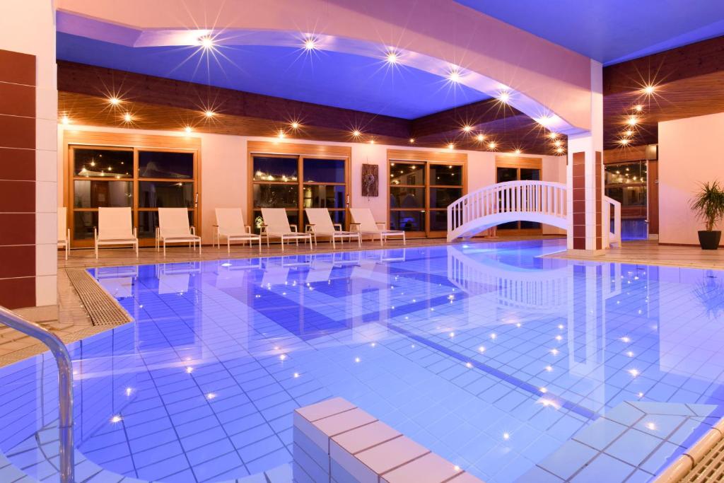 Bazén v ubytování Gasthof Löwen by Hotel Montafoner Hof nebo v jeho okolí