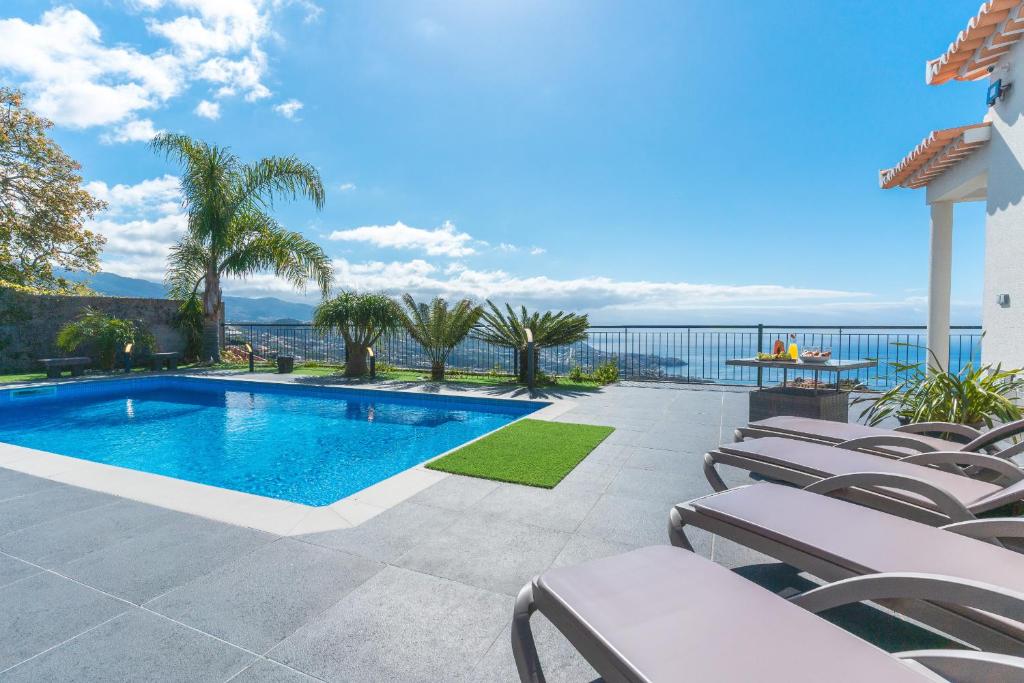 Palm Paradise Villa by AH