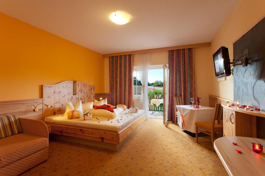 TV a/nebo společenská místnost v ubytování Thermenhotel PuchasPLUS Stegersbach