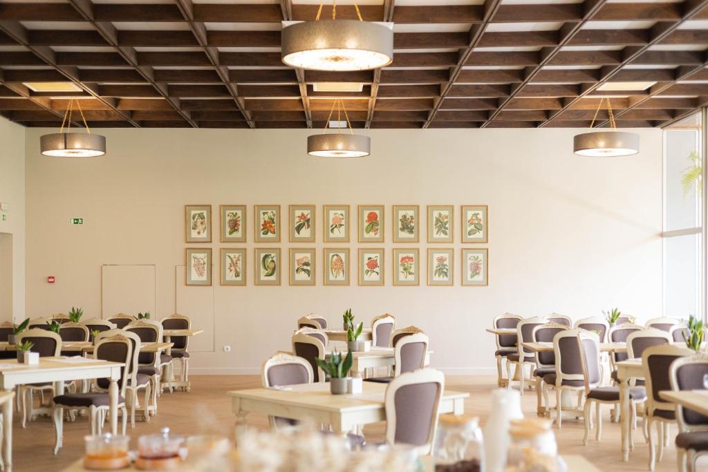 Um restaurante ou outro lugar para comer em Hotel Navarras