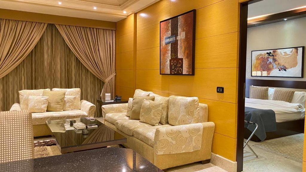 Posezení v ubytování Imperial Suites Hotel