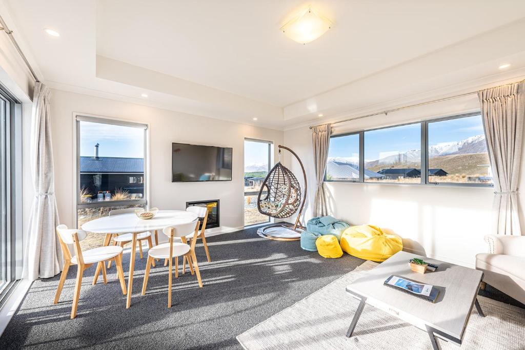 a living room with a table and chairs at Supernova B -2 Bedrooms in Lake Tekapo