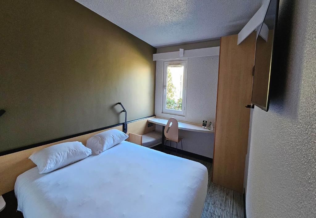 Postel nebo postele na pokoji v ubytování B&B HOTEL Blois Nord Vallée Maillard