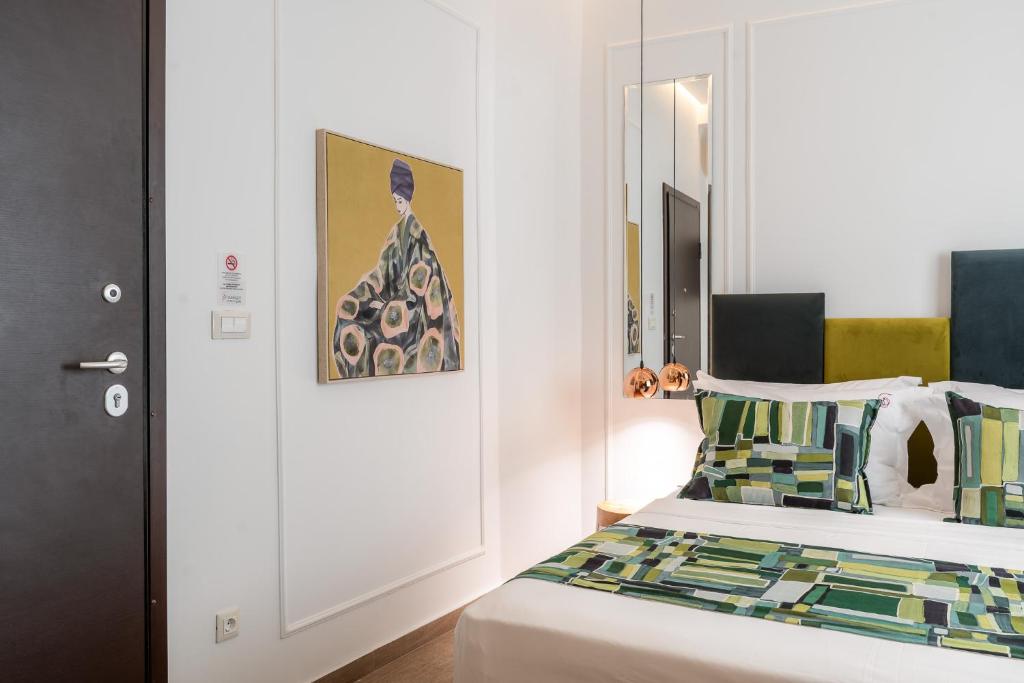 Telewizja i/lub zestaw kina domowego w obiekcie Garment District Suites