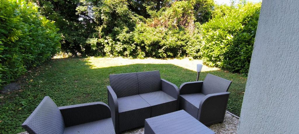 Taman di luar L'Azuro - jardin privé