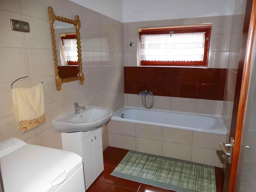 A bathroom at Holiday home in Balatonfenyves 18431