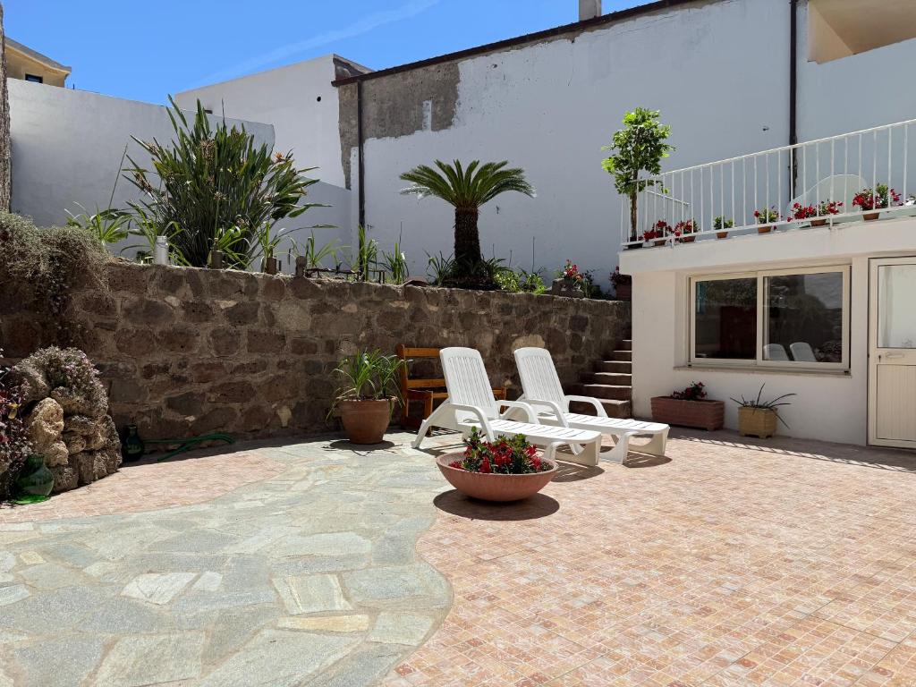 Patio nebo venkovní prostory v ubytování I Nidi di Dommos - Camere nel centro storico di Orosei