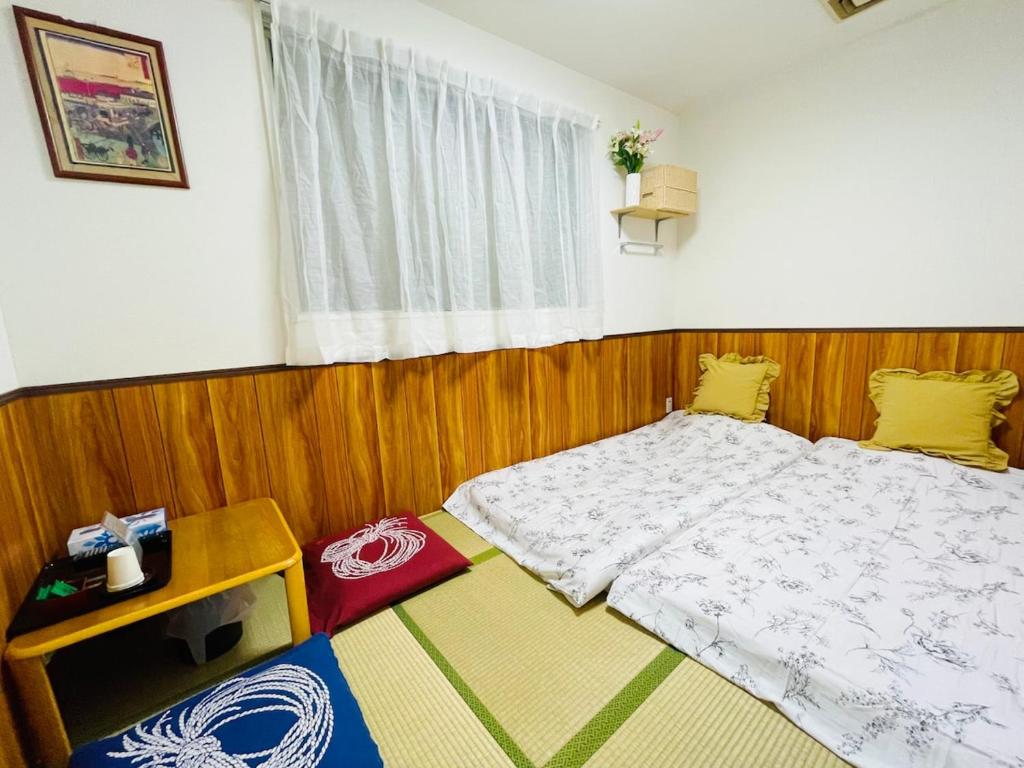 Namba 5 min walk, 100m to Kuromon Market in Sennichimae shopping district, 3 subway junctions